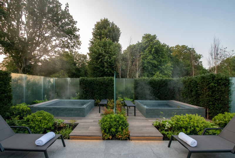 Hot-tubs-with-loungers